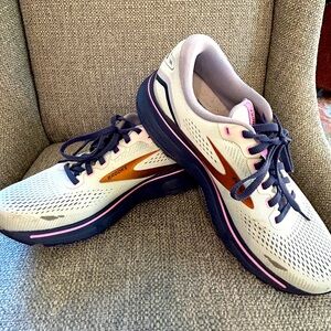 Brooks Ghost 15 running shoes
